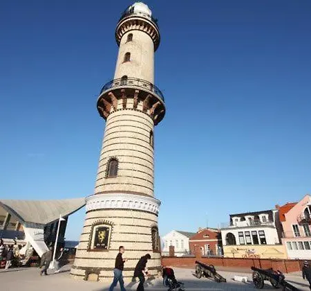 Warnemünde Leuchtturm 49932 * Rostock